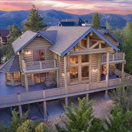 Penticton Lodge By Avantstay Log Cabin Home W Incredible Views Large Patio Hot Tub